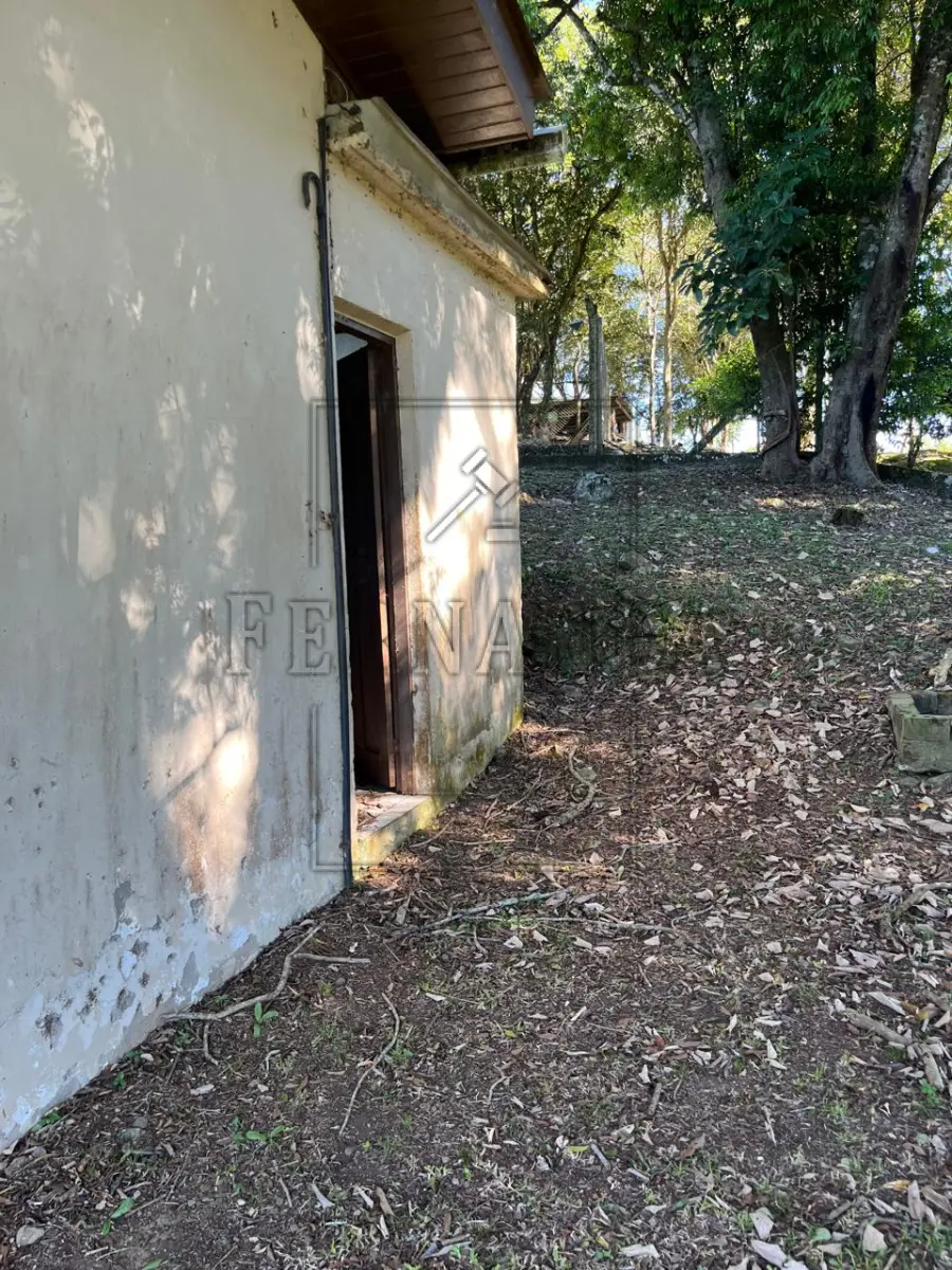 LOTE 005 - IMÓVEL EM SANTA TEREZA/RS: Terreno de 2.980,00m² localizado na Linha primeira Secção de Santa Barbara, Comunidade de São Valentim, Prédio da antiga Escola Municipal Rodrigues Alves. Avaliado em R$ 450.000,00. ACEITA-SE PARCELAMENTO.
