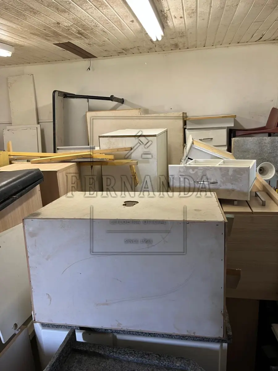 LOTE 006 - Lote de Sucata de Móveis, eletrônicos e diversos. Avaliado em R$ 1.390,00