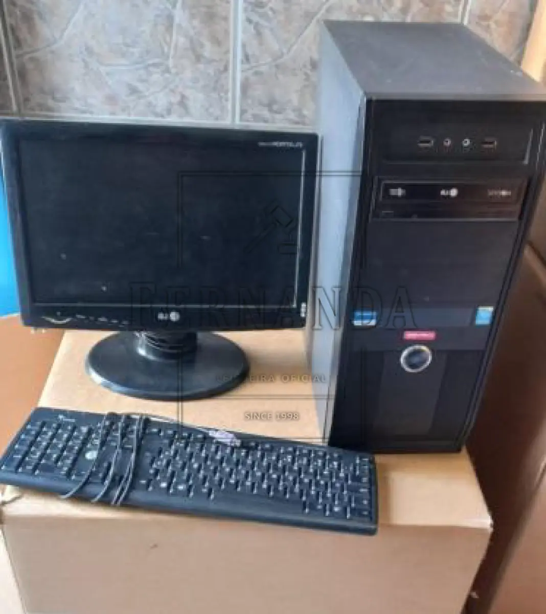 LOTE 045 - Computador sem marca, desmontado. Avaliado em R$ 300,00. 2° Leilão