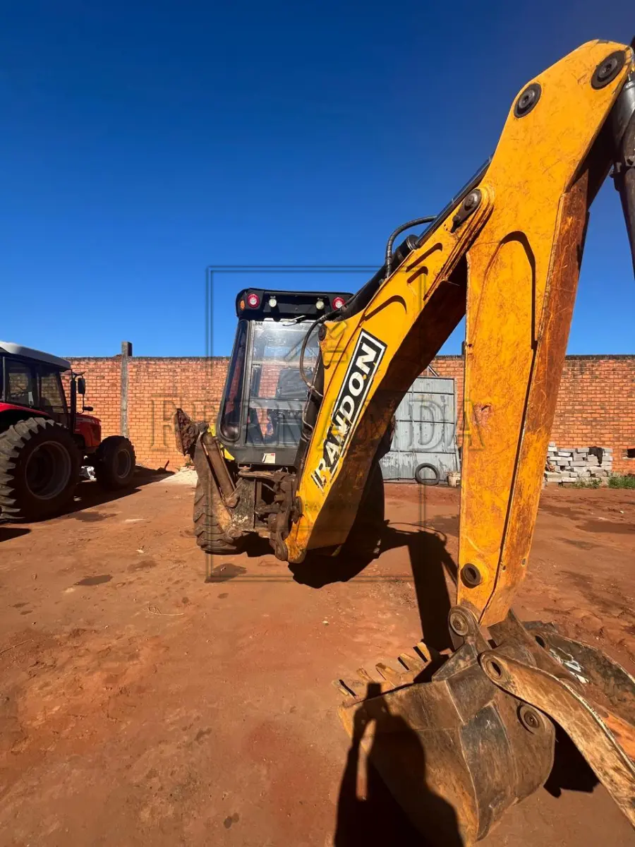 LOTE 002 - RETROESCAVADEIRA RANDON RD 406 SÉRIE B ANO 2019, Chassi 9AD406AQLK0007357.avaliada em R$ 98.000,00