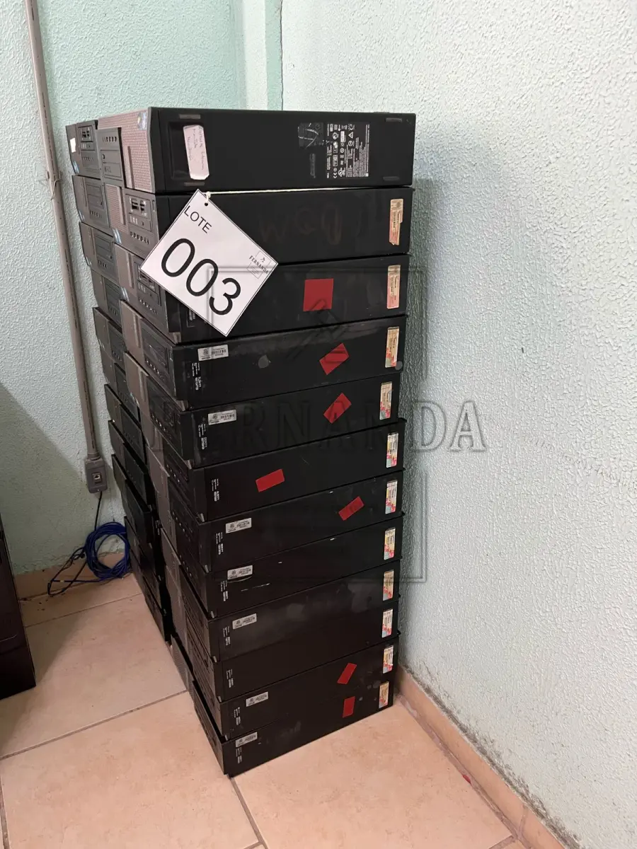 LOTE 003 - Lote composto por material de informática CPus Dell. Avaliado em R$ 1.200,00.