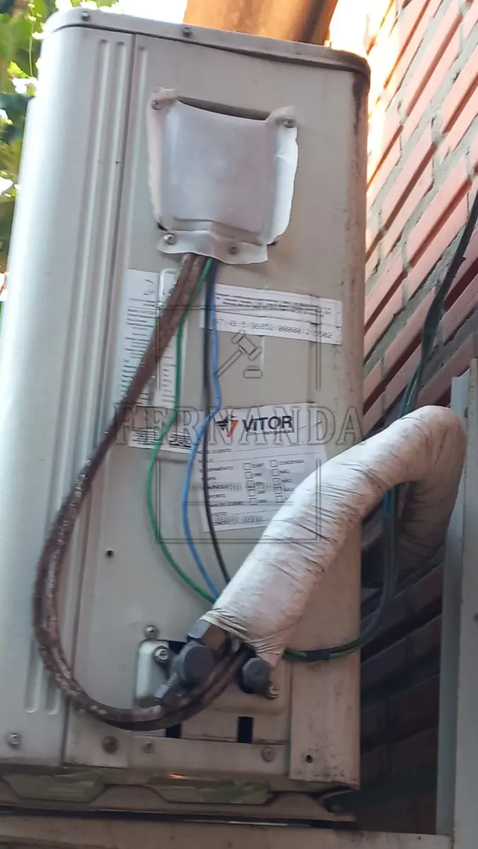 LOTE 069 - Aparelho de ar condicionado, marca Midea, 30.000 BTUs. Avaliado em R$ 5.000,00. 2° Leilão BEM INSTALADO NA EMPRESA