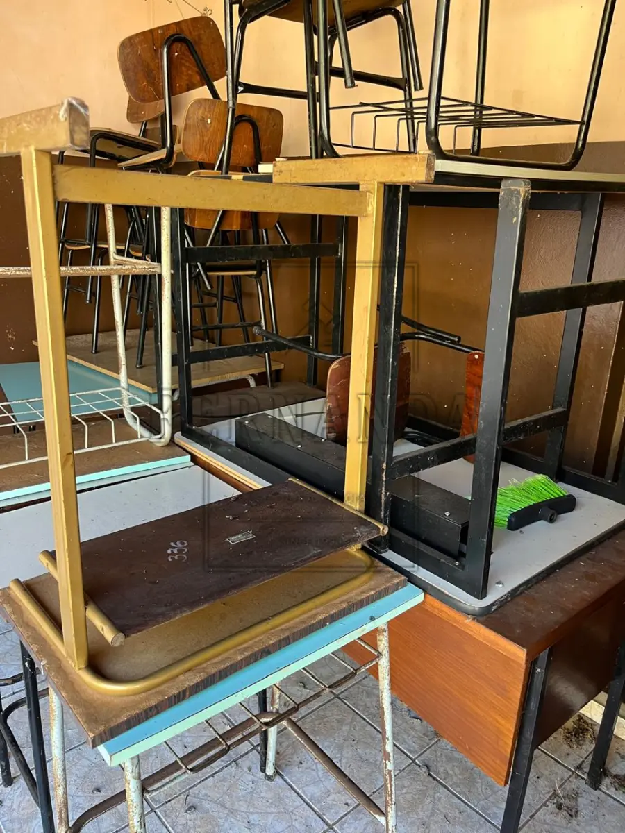 LOTE 006 - Lote de Sucata de Móveis, eletrônicos e diversos. Avaliado em R$ 1.390,00
