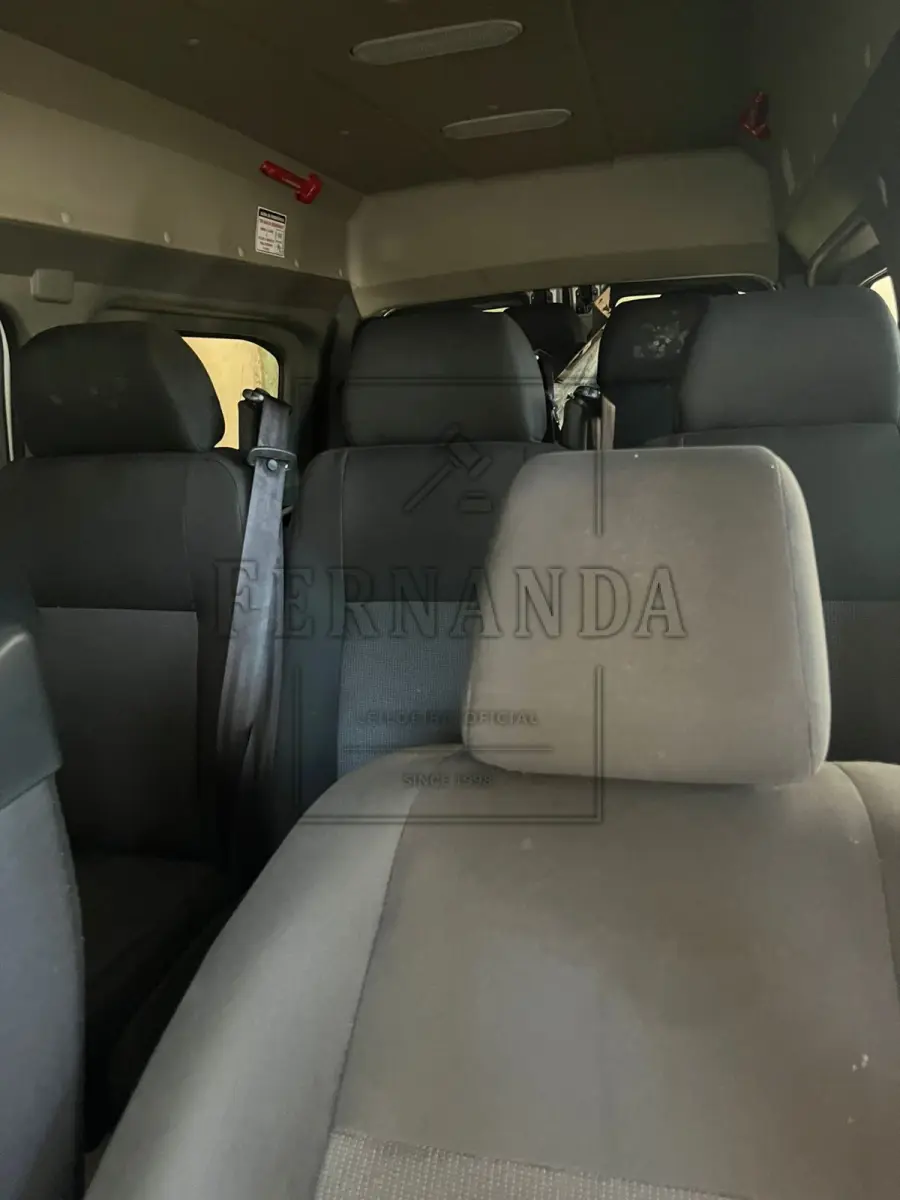 LOTE 003 - Veículo Peugeot/ Expert Minibus, cor branca, ano/modelo 2019/2020, diesel, placa JAF5C61. Avaliado em R$ 30.000,00.