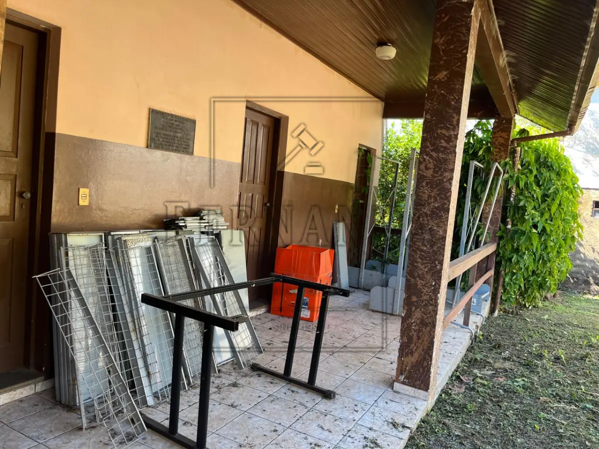 LOTE 006 - Lote de Sucata de Móveis, eletrônicos e diversos. Avaliado em R$ 1.390,00