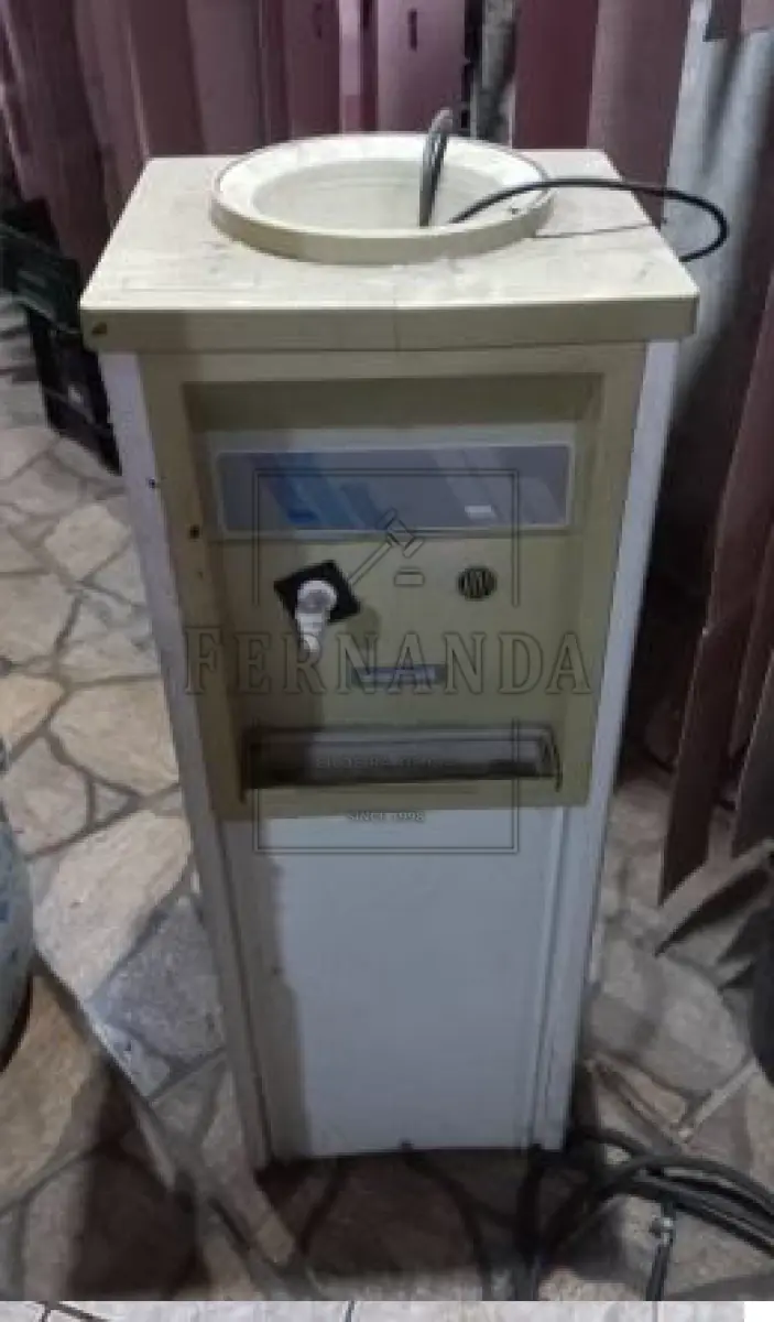 LOTE 052 - Bebedouro de água, marca Masterfrio. Avaliado em R$ 600,00. 2° Leilão