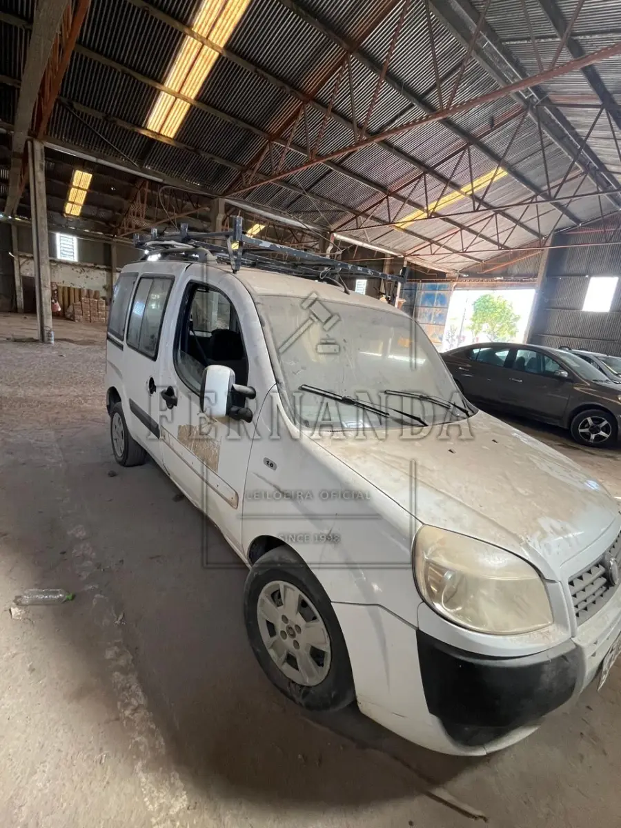 LOTE 023 - Veículo Fiat/ Doblô Essence 1.8, ano/modelo 2011/2012, placa ISM4451. Avaliado em R$ 3.500,00.