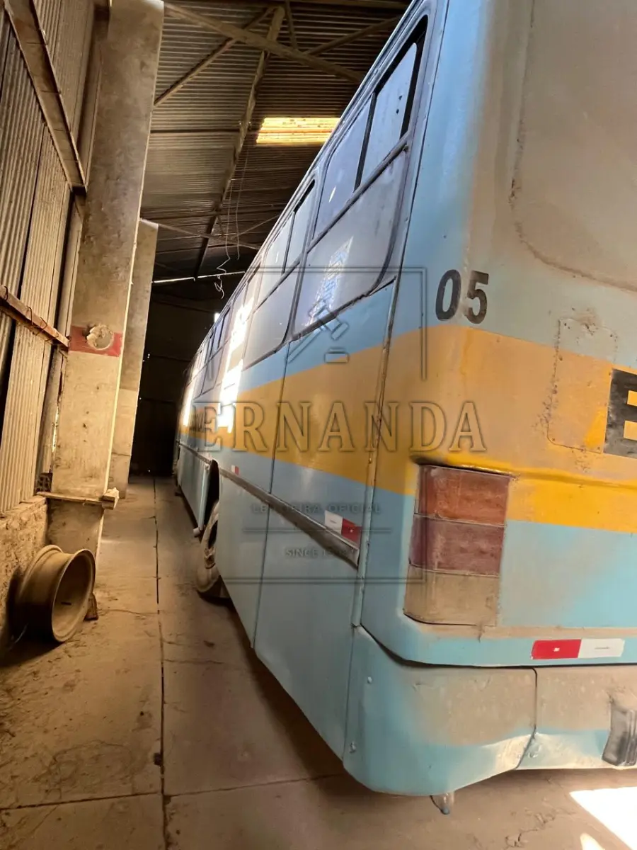 LOTE 016 - Ônibus VW / 16.180 CO, ano/modelo 1996/1996, placa IEP7758. Avaliado em R$ 2.600,00.