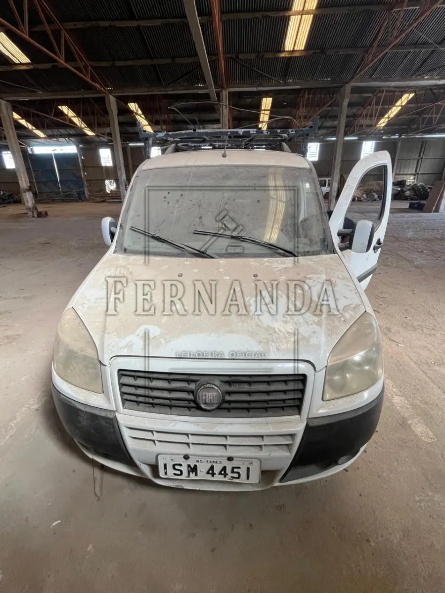 LOTE 023 - Veículo Fiat/ Doblô Essence 1.8, ano/modelo 2011/2012, placa ISM4451. Avaliado em R$ 3.500,00.