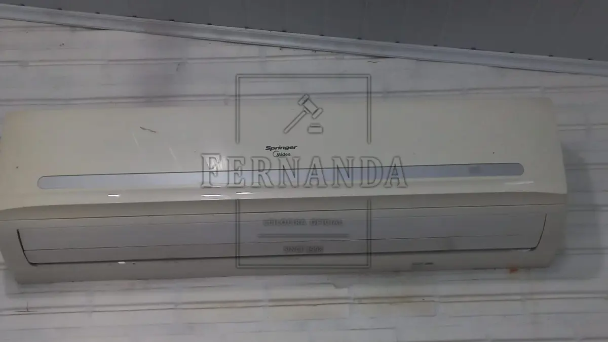 LOTE 069 - Aparelho de ar condicionado, marca Midea, 30.000 BTUs. Avaliado em R$ 5.000,00. 2° Leilão BEM INSTALADO NA EMPRESA