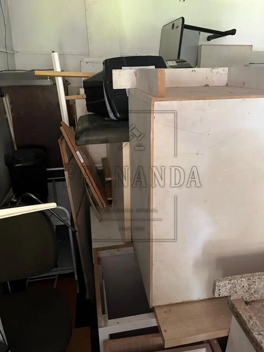 LOTE 006 - Lote de Sucata de Móveis, eletrônicos e diversos. Avaliado em R$ 1.390,00