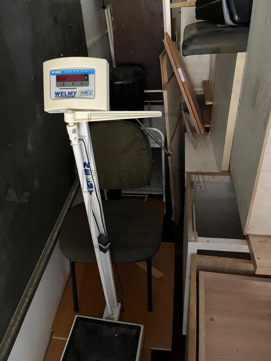 LOTE 006 - Lote de Sucata de Móveis, eletrônicos e diversos. Avaliado em R$ 1.390,00