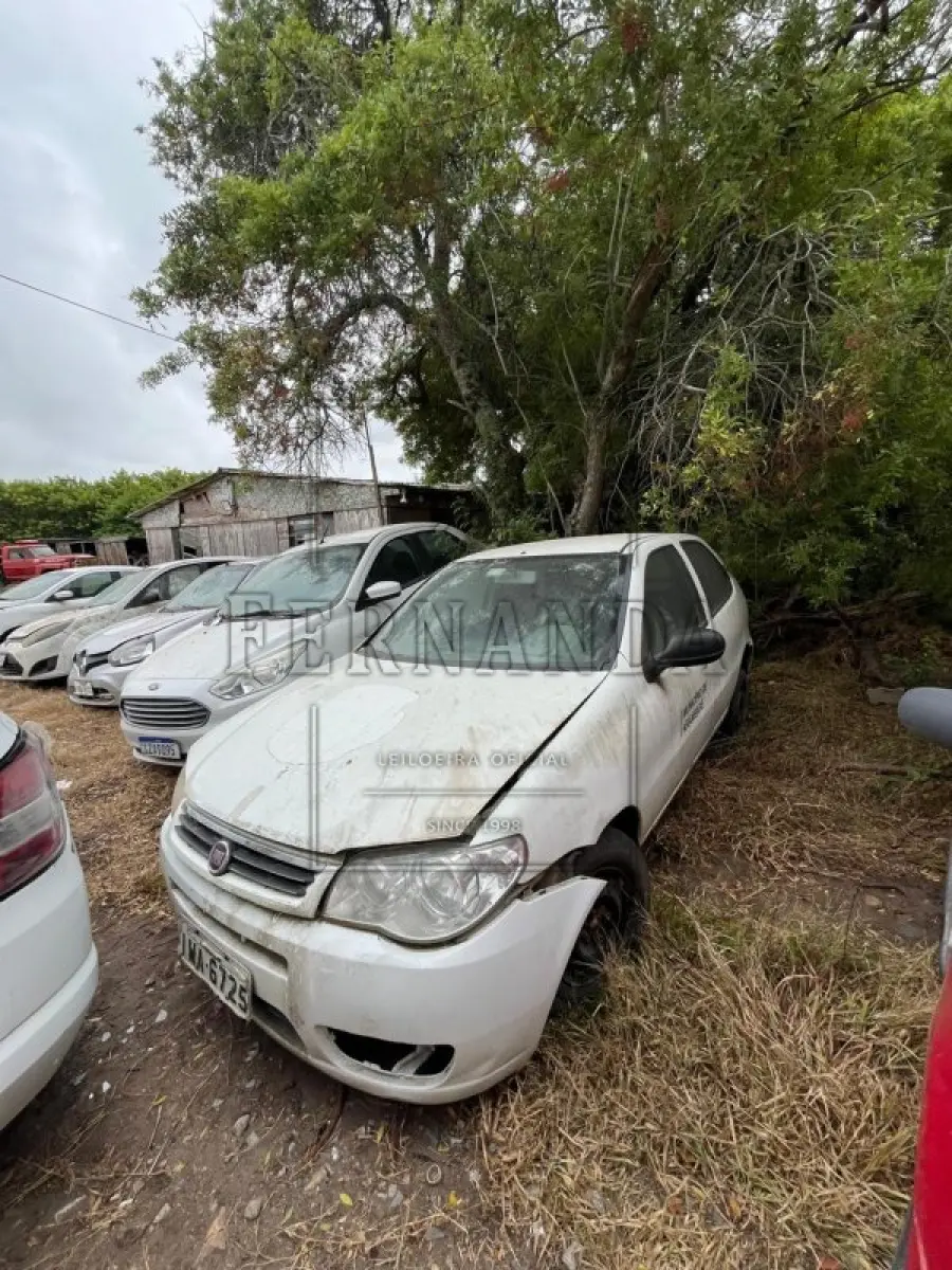 LOTE 010 - FIAT/PALIO FIRE, placa IWA6725, renavam 01024136970, ano/modelo 2014/2015  R$ 11.800,00