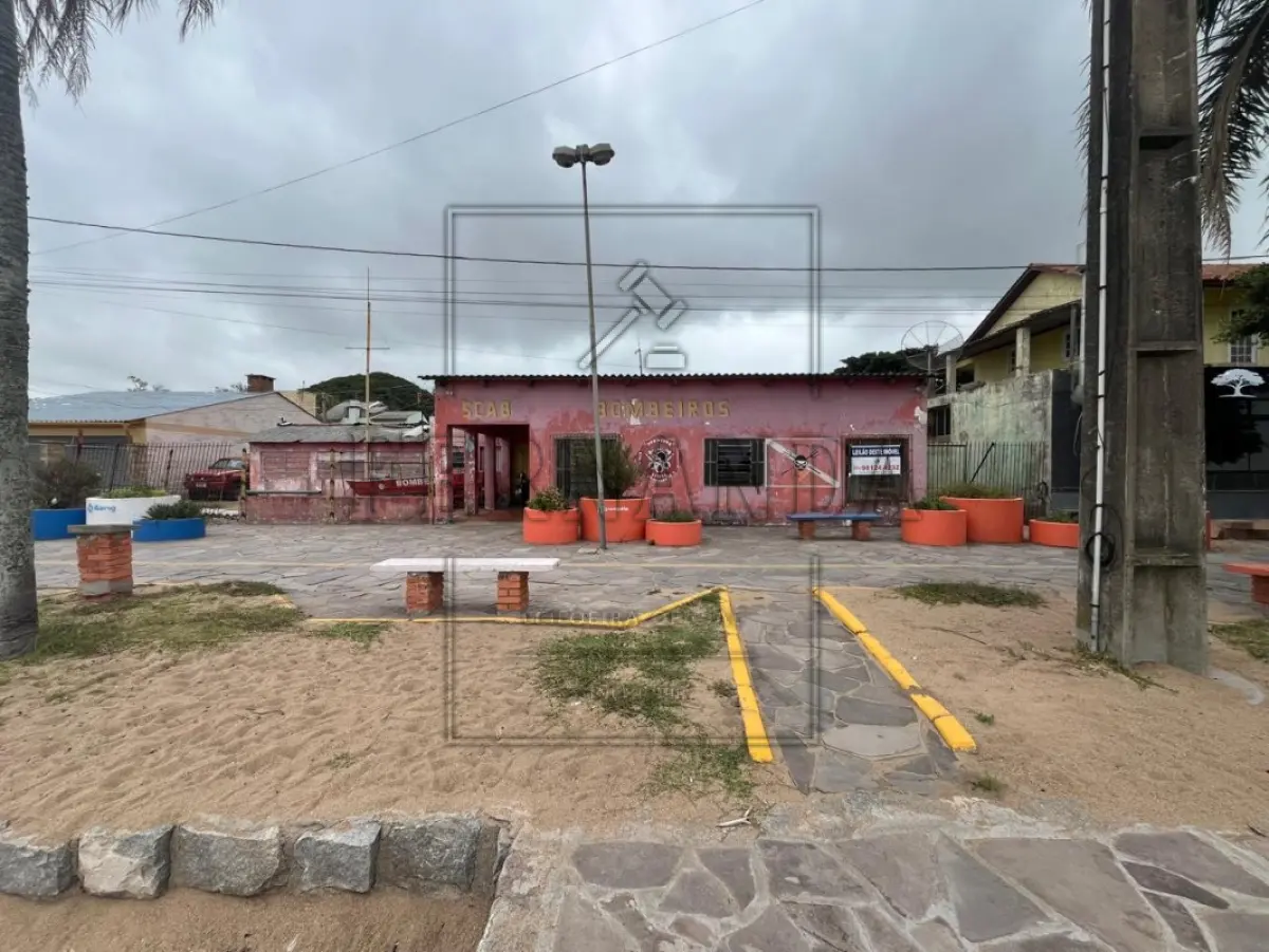 LOTE 011 - Imóvel situado na Rua da Praia – Calçadão, de Arambaré/RS R$ 937.973,61
