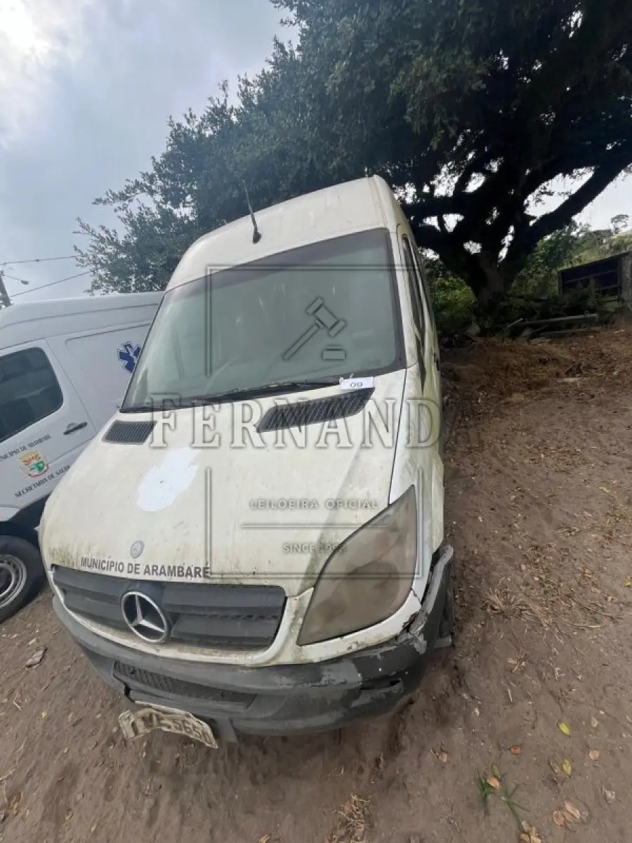 LOTE 009 - I/M BENZ 415 CDI SPRINTER M, placa IVE5650, renavam 00604098898, ano/modelo 2013/2014  R$ 37.500,00