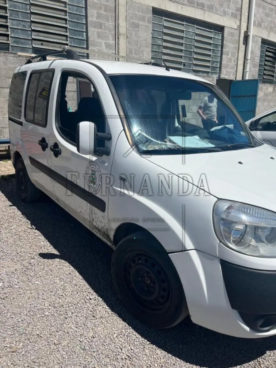 LOTE 004 - FIAT DOBLO ESSENCE 1.8, ANO 2014, RENAVAM 0105157413, PLACAS IVS5184 VALOR MÍNIMO DO LOTE: R$ 5.300,00 (CINCO MIL E TREZENTOS REAIS).