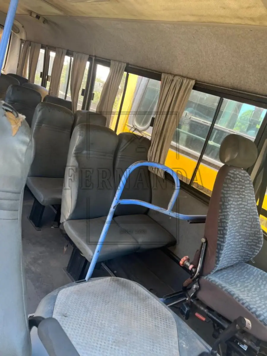 LOTE 007 - ÔNIBUS MARCOPOLO VOLARE A6 LOTAÇÃO, ANO 2001, RENAVAM 75799724-4, PLACAS IKA0021 VALOR MÍNIMO DO LOTE: R$ 7.100,00 (SETE MIL E CEM REAIS).