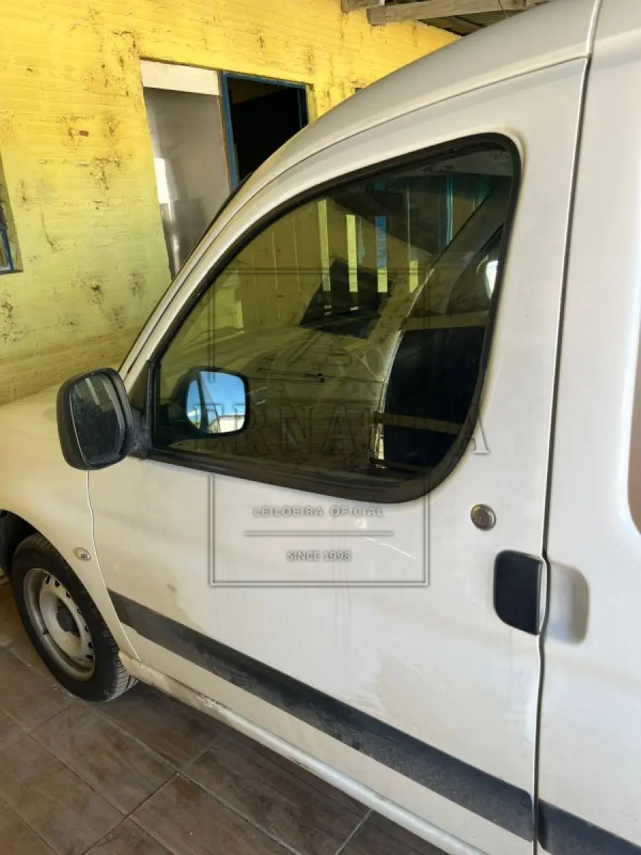 LOTE 001 - Veículo I/Citroen Berlingo FGPL, ano/modelo 2018/2019, placas IYR8H84, avaliado em R$47.000,00.