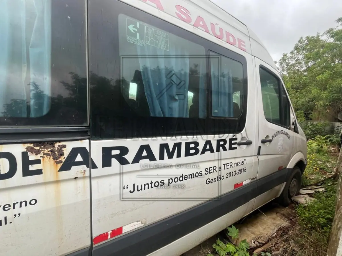 LOTE 009 - I/M BENZ 415 CDI SPRINTER M, placa IVE5650, renavam 00604098898, ano/modelo 2013/2014  R$ 37.500,00