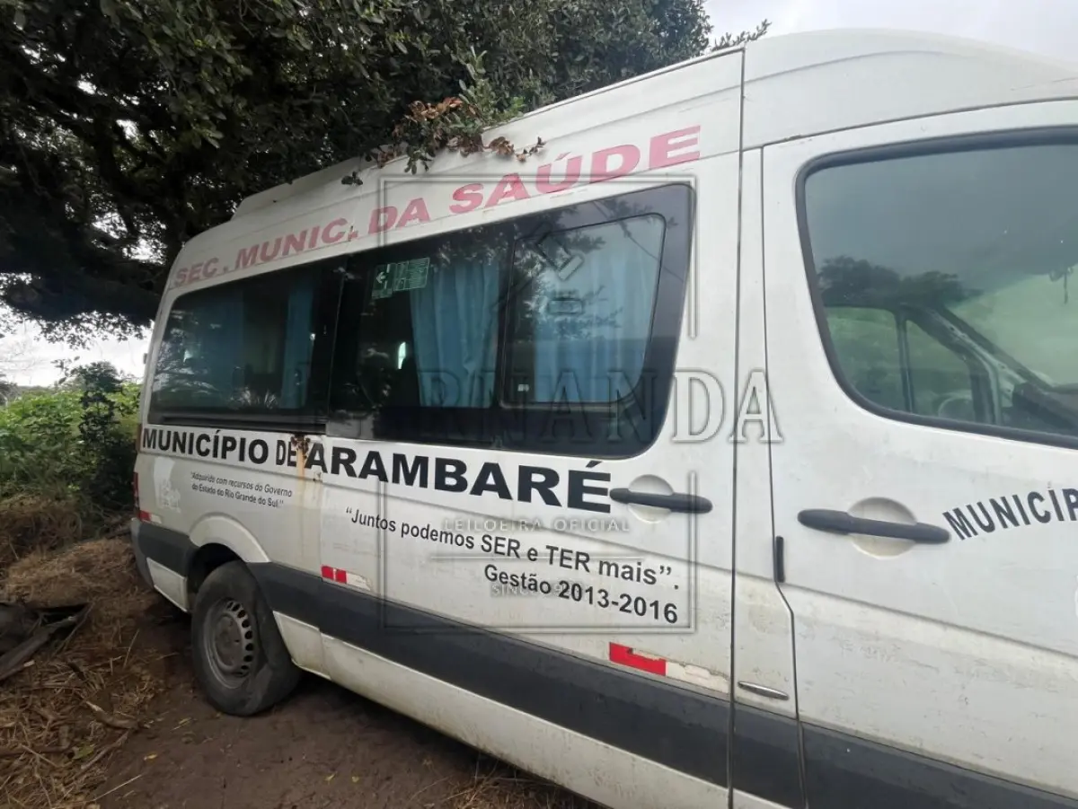 LOTE 009 - I/M BENZ 415 CDI SPRINTER M, placa IVE5650, renavam 00604098898, ano/modelo 2013/2014  R$ 37.500,00