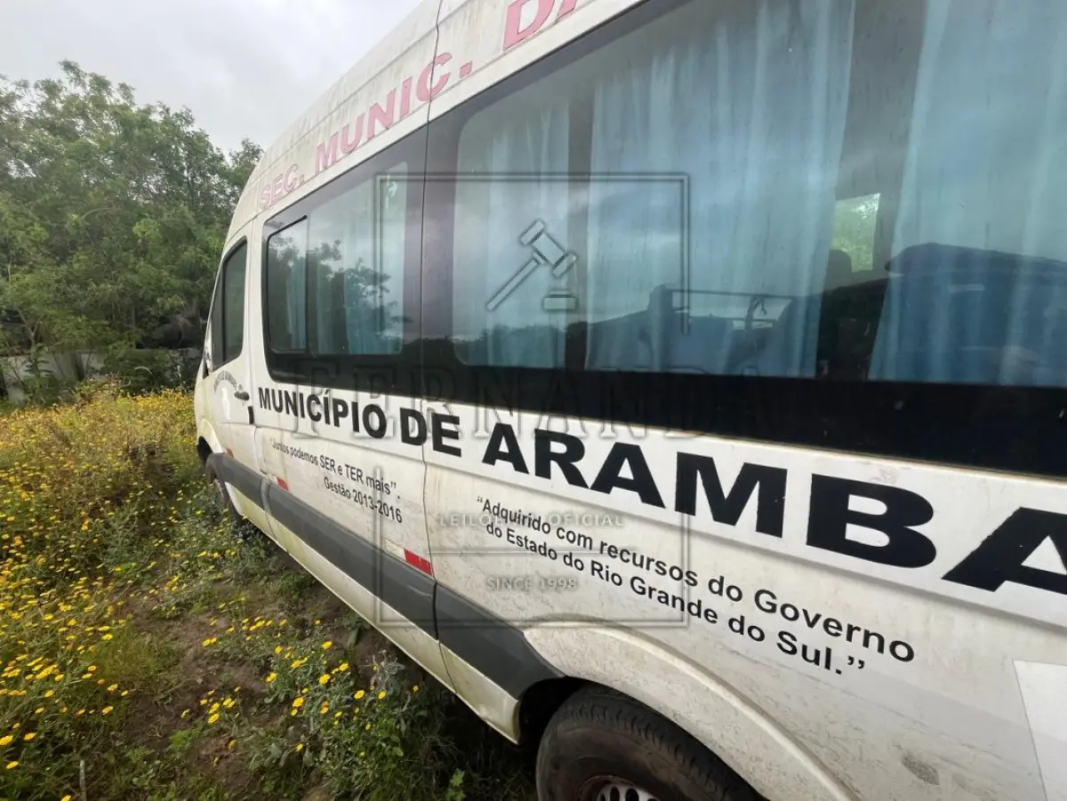 LOTE 009 - I/M BENZ 415 CDI SPRINTER M, placa IVE5650, renavam 00604098898, ano/modelo 2013/2014  R$ 37.500,00