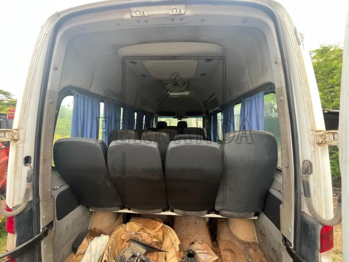 LOTE 009 - I/M BENZ 415 CDI SPRINTER M, placa IVE5650, renavam 00604098898, ano/modelo 2013/2014  R$ 37.500,00