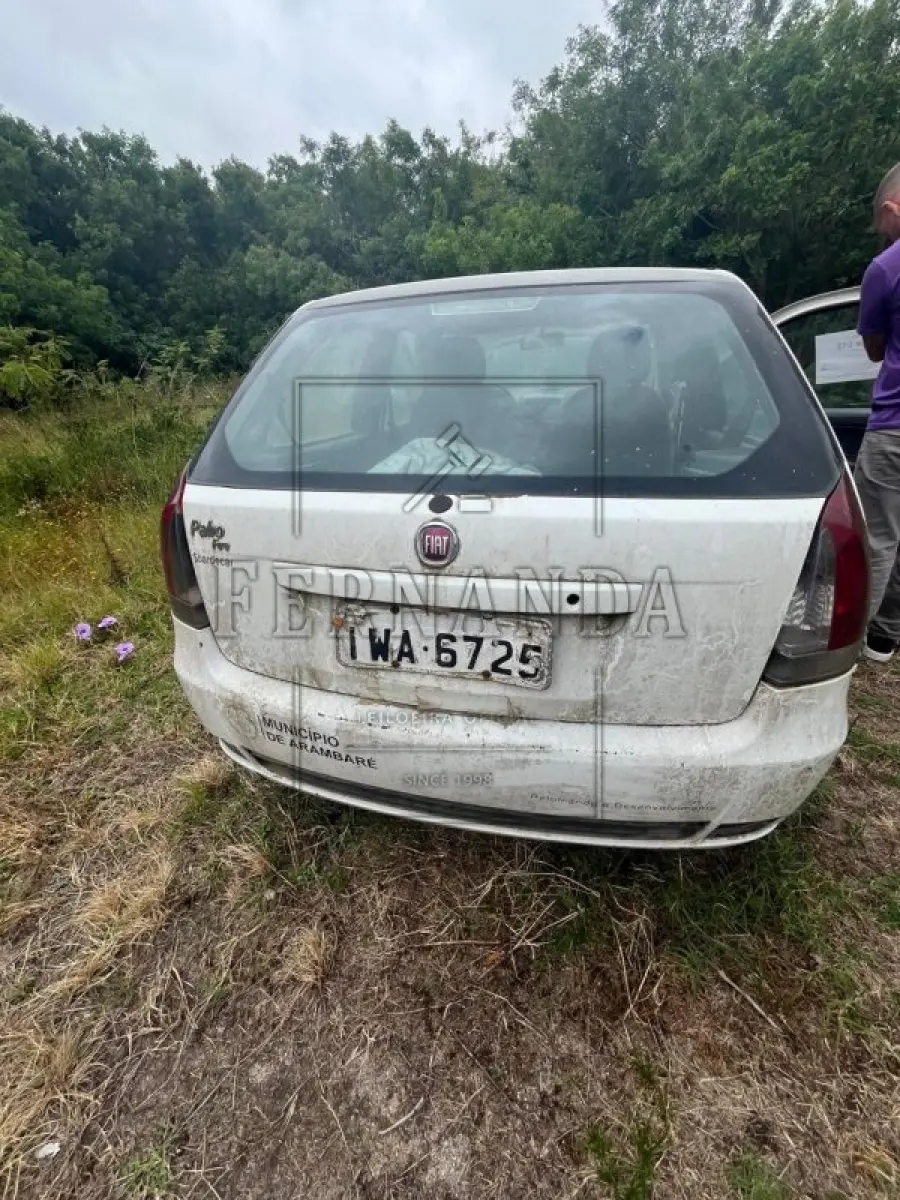 LOTE 010 - FIAT/PALIO FIRE, placa IWA6725, renavam 01024136970, ano/modelo 2014/2015  R$ 11.800,00