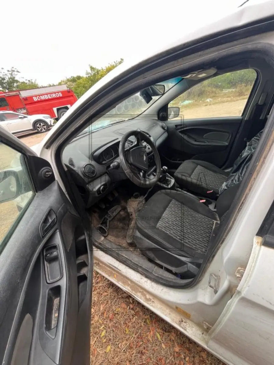 LOTE 006 - FORD KA SE 1.5 SD, placa IXA2423, renavam 01074260314, ano/modelo 2015/2016 R$ 18.500,00