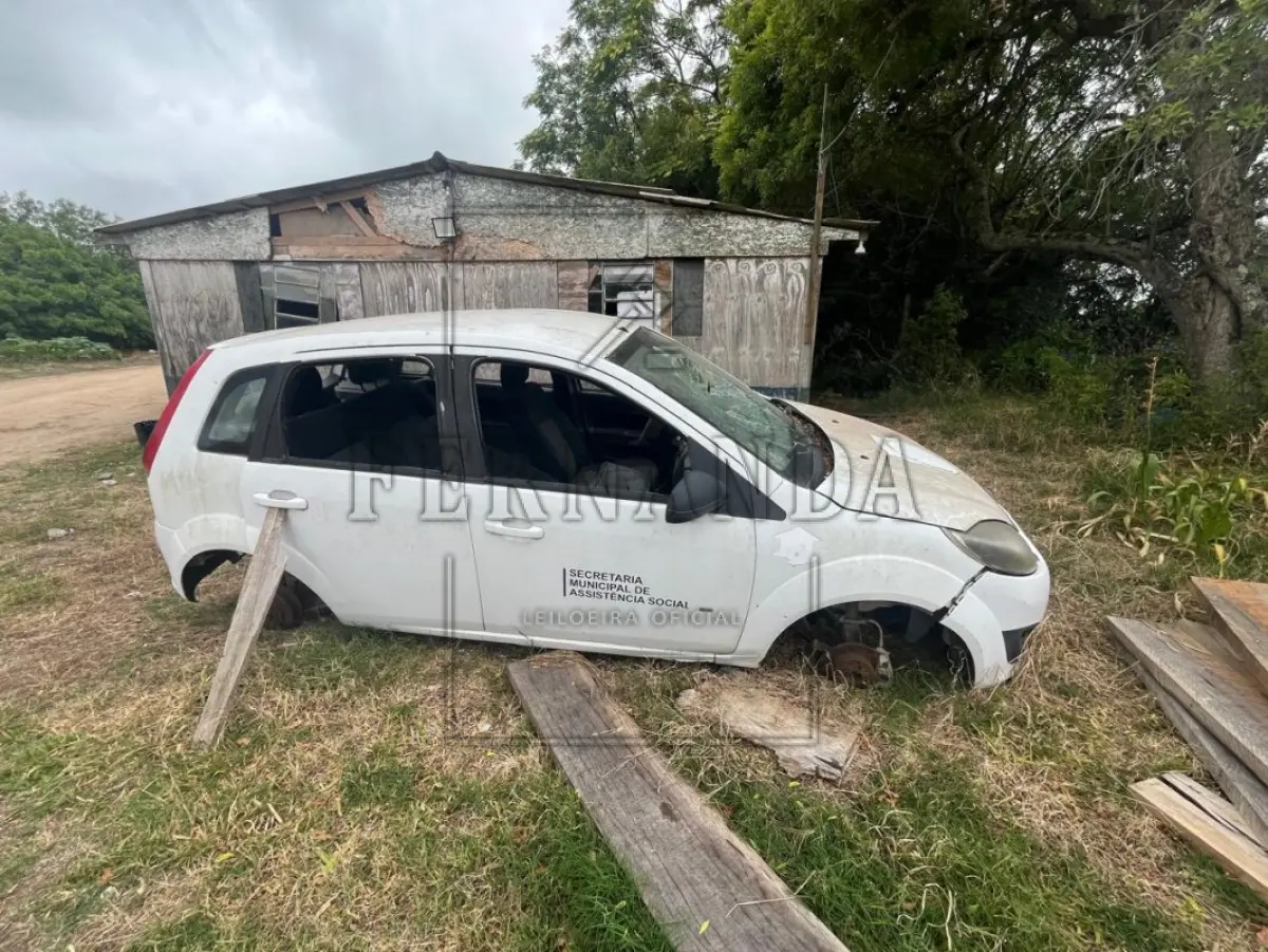 LOTE 004 - Ford/Fiesta Flex, placa IUW5800, renavam 00586840800, ano/modelo 2013/2014 R$ 5.000,00