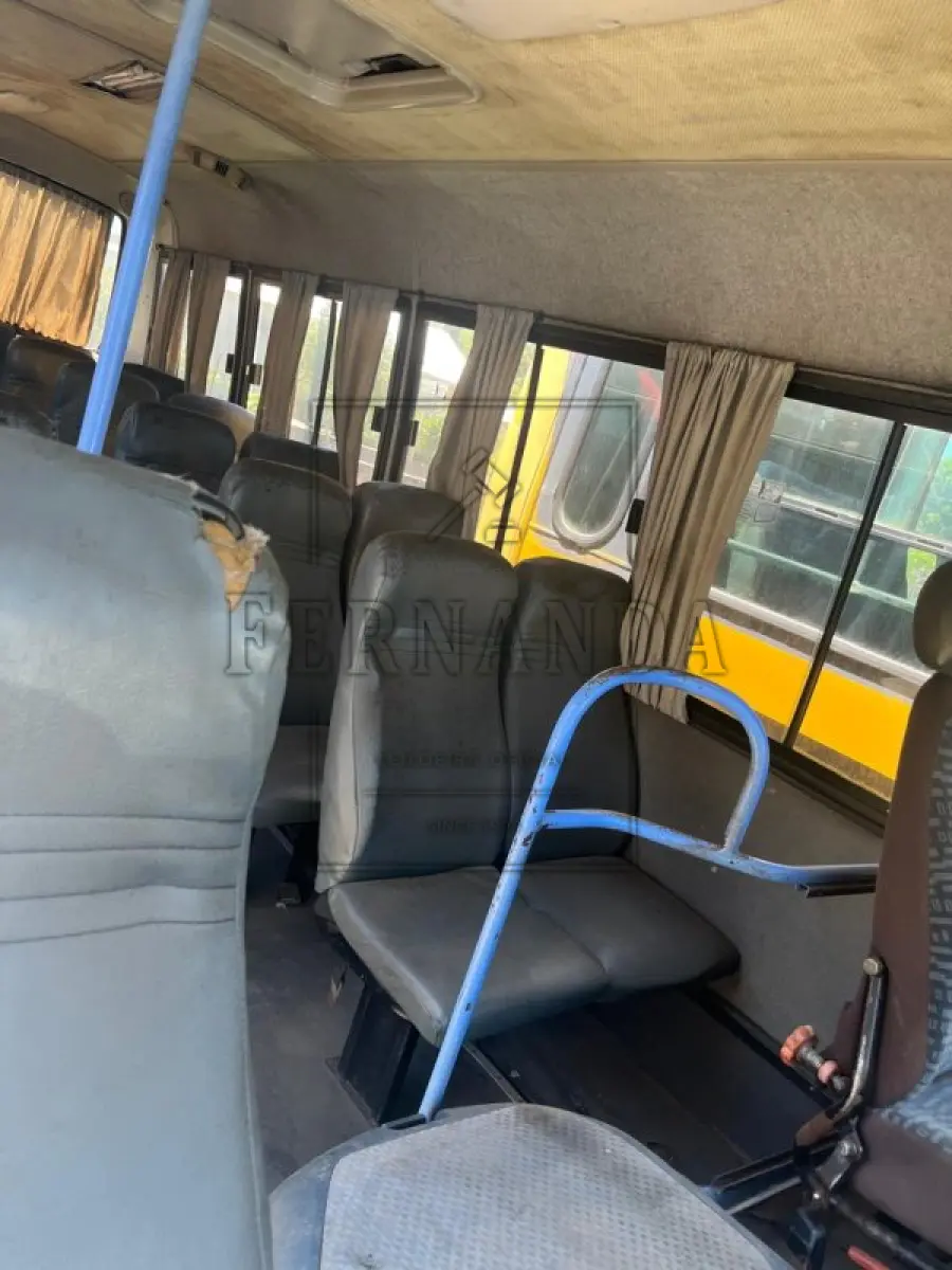 LOTE 007 - ÔNIBUS MARCOPOLO VOLARE A6 LOTAÇÃO, ANO 2001, RENAVAM 75799724-4, PLACAS IKA0021 VALOR MÍNIMO DO LOTE: R$ 7.100,00 (SETE MIL E CEM REAIS).