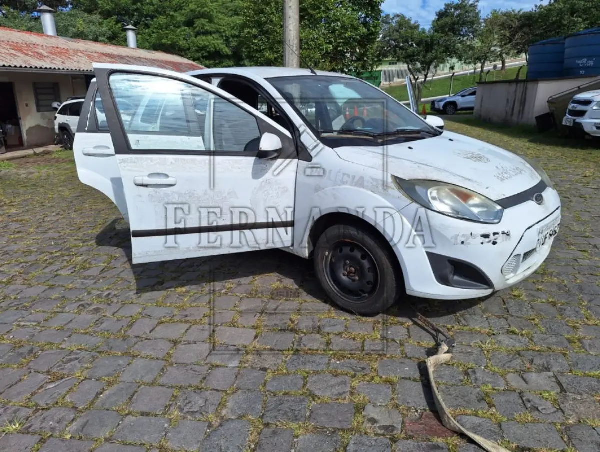 LOTE 009 - VEÍCULO FORD/FIESTA 1.6 FLEX, PLACA: IUF6462, ANO: 2013