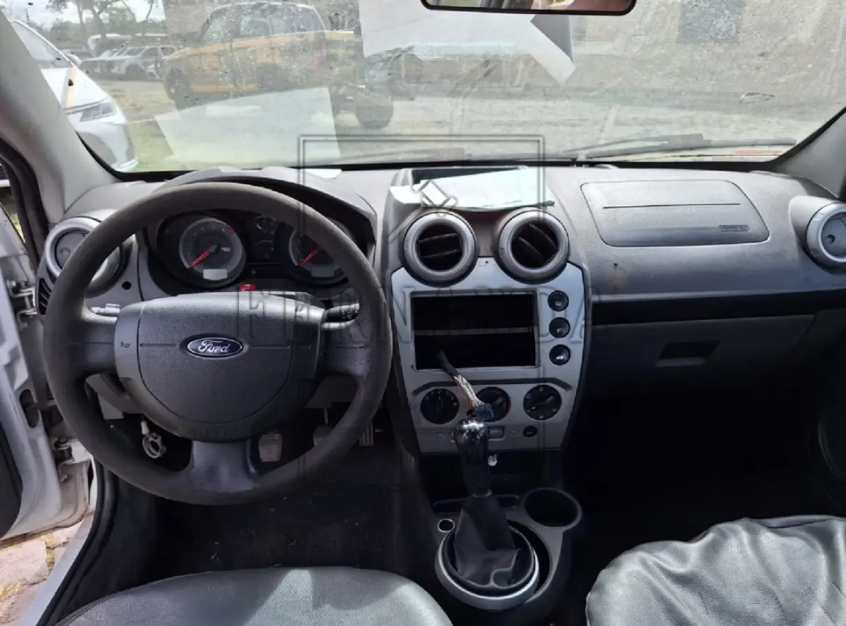 LOTE 009 - VEÍCULO FORD/FIESTA 1.6 FLEX, PLACA: IUF6462, ANO: 2013