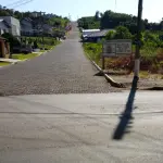 HARMONIA/RS - VENDA-DIRETA: TERRENO EM HARMONIA/RS: UM TERRENO COM A SUPERFÍCIE DE 1.678,06M², SEM BENFEITORIAS, SITUADO NA ZONA URBANA DA CIDADE DE HARMONIA, SEM QUARTEIRÃO FORMADO, MEDINDO E CONFORTANDO-SE: AO NORTE, ONDE MEDE 80,80M, COM FLÁVIO PEDRO WEBER; AO SUL, ONDE MEDE 87,00M COM EDGAR SOST; A OESTE, ONDE MEDE 20,00 COM FLAVIO PEDRO WEBER, E A LESTE ONDE MEDE 21,00M COM WUNIBALDO ORTH. MATRÍCULA N° 20.636 DO CRI DE SÃO SEBASTIÃO DO CAÍ. ACEITA-SE PARCELAMENTO ATUALIZADO (ATÉ 15 VEZES). IMÓVEL AVALIADO EM R$270.000,00.