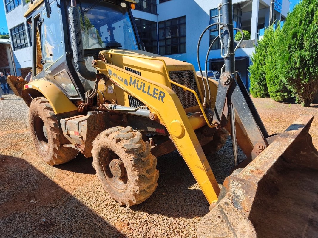 Foto de RETROESCAVADEIRA MULLER MR406ADV 4X4 100HP, ANO 2024, DIESEL. AVALIADA EM R...